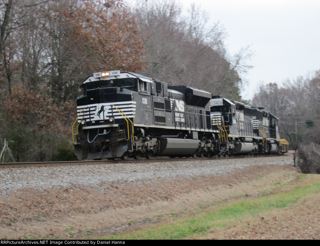 NS 1081 leads pig train around curve